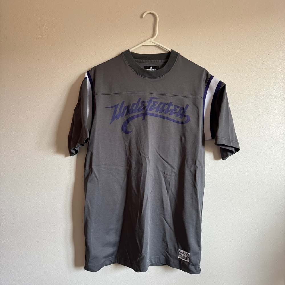 Undefeated Tee - Size L - EUC